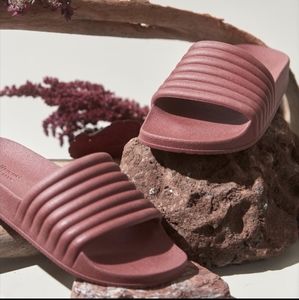 Girlfriend Collective Reslide